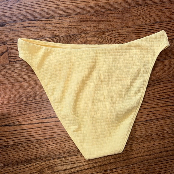 Abercrombie & Fitch Textured Light Yellow Bikini Bottom Size XL ๐ NEW WITH TAGS๐ - Picture 3 of 5
